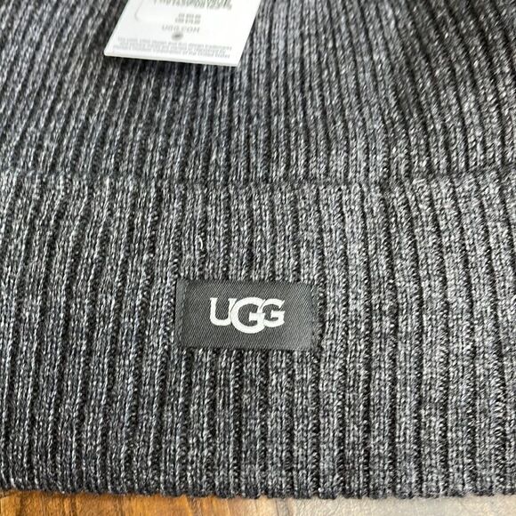 UGG RIB KNIT HAT - Picture 2 of 6